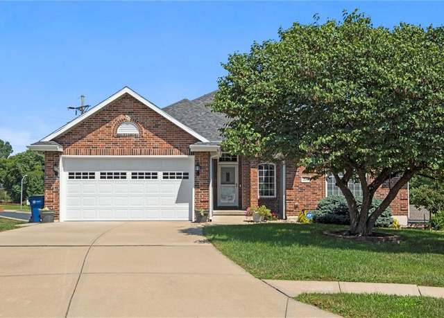 Property at 932 Redwood Cir, Liberty, MO 64068, 4 beds, 3 baths