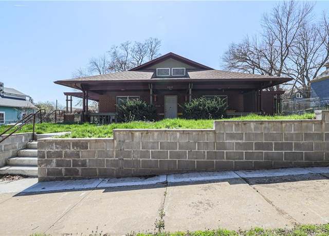 Property at 3219 Lexington Ave, Kansas City, MO 64124, 8 beds, 3 baths