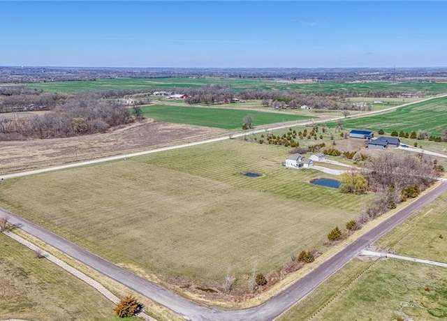Property at 2063 Hedgehill Dr, Bates City, MO 64011