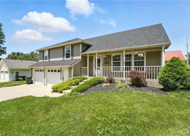 Property at 702 Deerfield St, Leavenworth, KS 66048, 4 beds, 3 baths