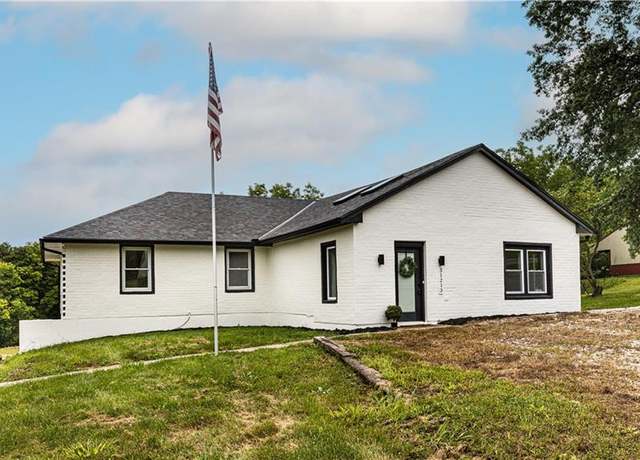 Property at 31213 W 161st St, Excelsior Springs, MO 64024, 3 beds, 3 baths