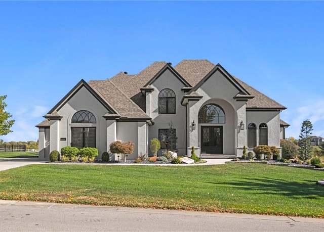 Property at 11750 NW 81st St, Parkville, MO 64152, 5 beds, 5.5 baths
