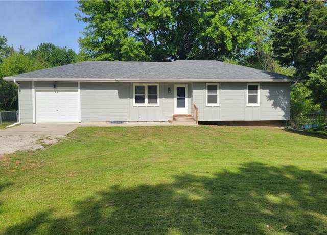 Property at 122 SE 421 Rd, Warrensburg, MO 64093, 3 beds, 2 baths