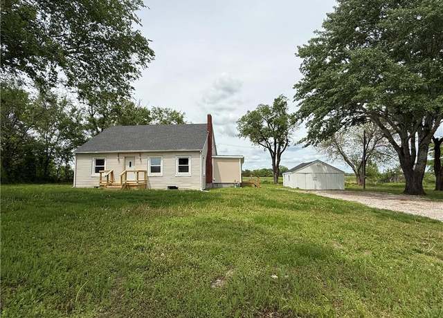 Property at 1614 NW State Route Hwy 52 Hwy, Butler, MO 64730, 3 beds, 2 baths