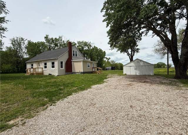 Property at 1614 NW State Route Hwy 52 Hwy, Butler, MO 64730, 3 beds, 2 baths