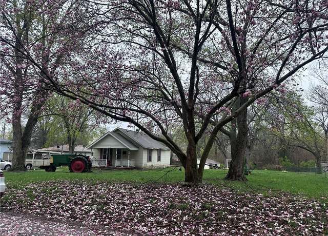 Property at 218 S Kent St, Excelsior Springs, MO 64024, 1 bed, 1 bath