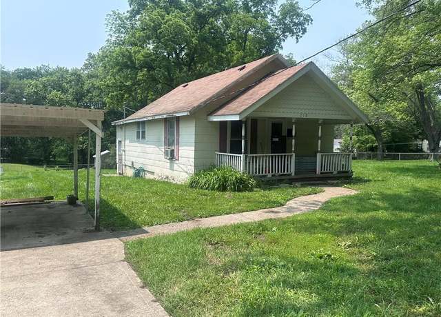Property at 218 S Kent St, Excelsior Springs, MO 64024, 1 bed, 1 bath