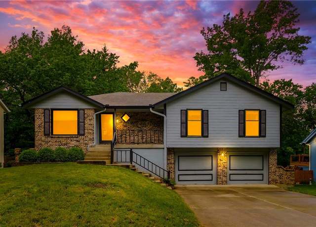 Property at 408 SE Brownfield Dr, Lee's Summit, MO 64063, 3 beds, 2 baths