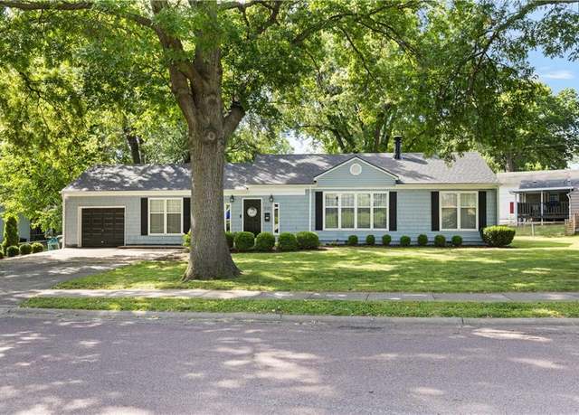 Property at 7111 W 72nd Ter, Overland Park, KS 66204, 3 beds, 2 baths