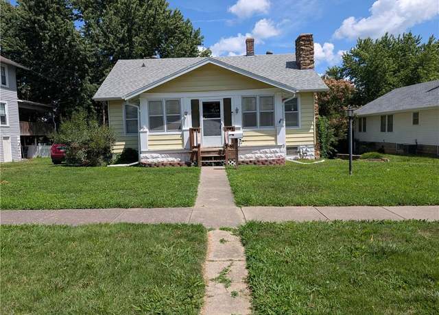 Property at 115 W North St, Warrensburg, MO 64093, 2 beds, 2 baths