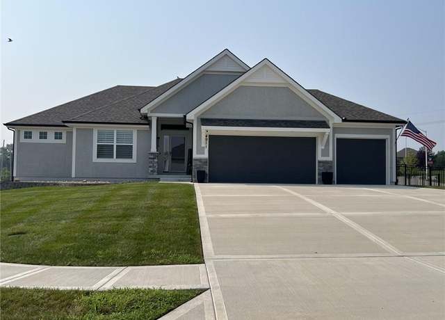 Property at 9337 N Poplar Ave, Kansas City, MO 64156, 4 beds, 3 baths