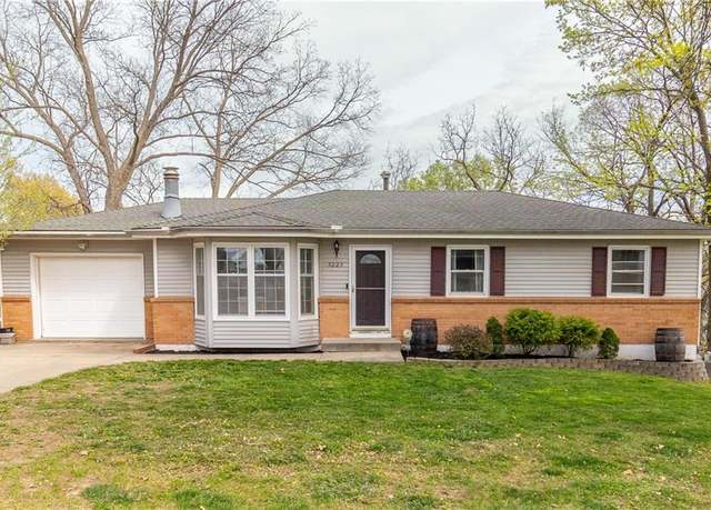 Property at 5223 N Washington St, Gladstone, MO 64118, 4 beds, 3 baths