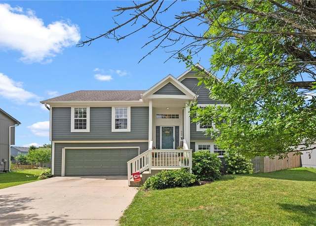 Property at 909 E Cottage Creek Dr, Gardner, KS 66030, 4 beds, 3 baths