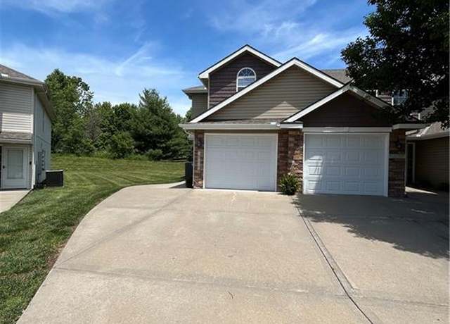 Property at 13693 Chinkapin Cir, Platte City, MO 64079, 2 beds, 2 baths