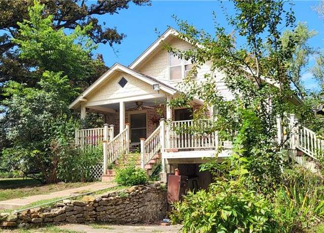 Property at 725 N Iron St, Paola, KS 66071, 3 beds, 1 bath