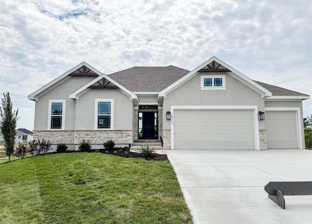 Property at 16577 W 165th Pl, Olathe, KS 66062, 4 beds, 3 baths