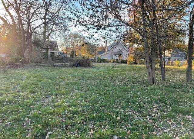 Property at 7426 Tracy Ave, Kansas City, MO 64131