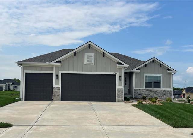 Property at 1301 NE 123rd St, Kansas City, MO 64165, 4 beds, 3 baths