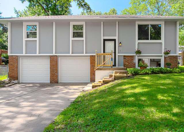 Property at 300 SW Sandstone Dr, Blue Springs, MO 64014, 3 beds, 1.5 baths