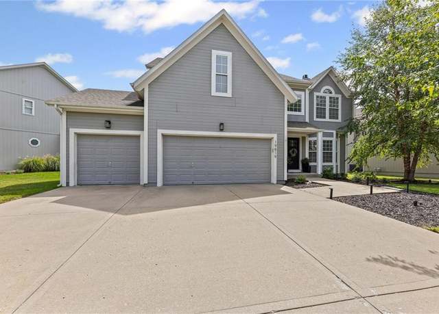 Property at 19819 W 96th Ter, Lenexa, KS 66220, 4 beds, 3.5 baths