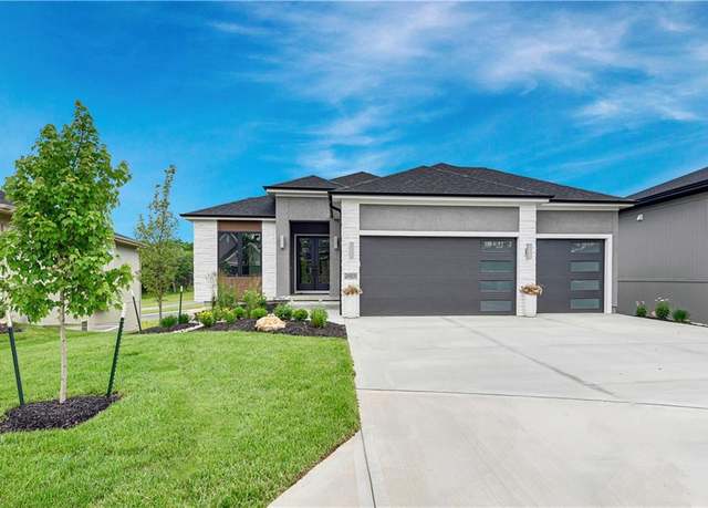 Property at 24909 W 98th Pl, Lenexa, KS 66227, 4 beds, 3 baths