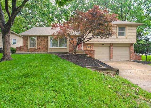 Property at 9425 Carter Dr, Overland Park, KS 66212, 3 beds, 2.5 baths