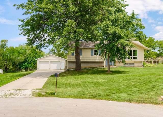 Property at 1310 N Leeview Cir, Olathe, KS 66061, 3 beds, 1.5 baths