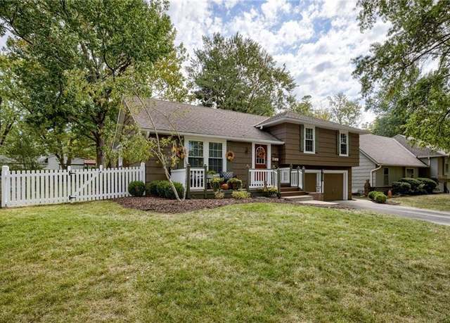 Property at 9709 Carter Dr, Overland Park, KS 66212, 3 beds, 2 baths