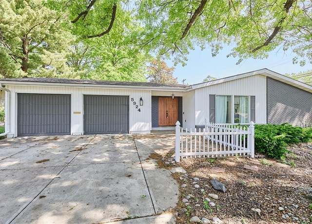 Property at 5924 W 87th Ter, Overland Park, KS 66207, 3 beds, 2.5 baths