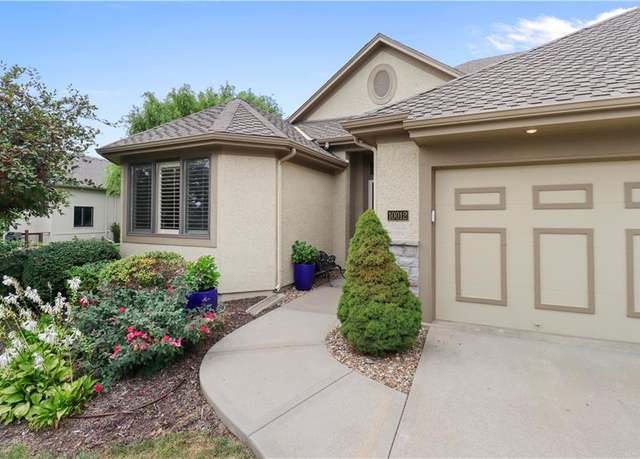 Property at 10012 Millstone Dr, Lenexa, KS 66220, 3 beds, 3 baths