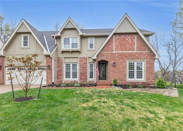 Property at 4952 W 129 Ter, Leawood, KS 66209, 4 beds, 4.5 baths