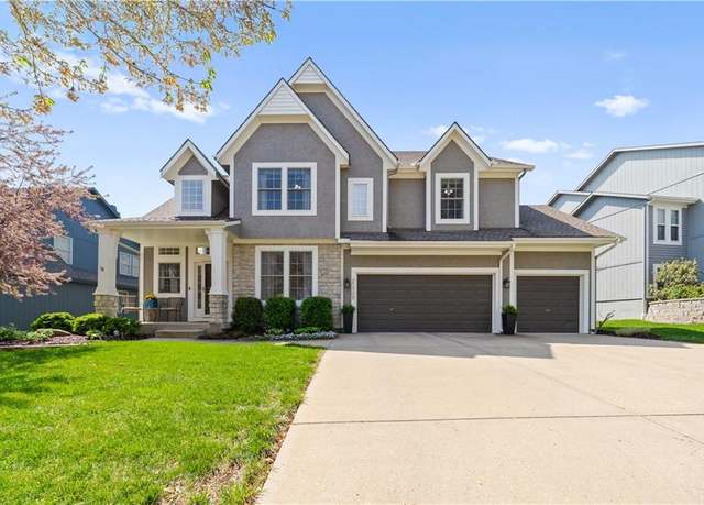 Property at 21709 W 100th St, Lenexa, KS 66220, 4 beds, 4 baths