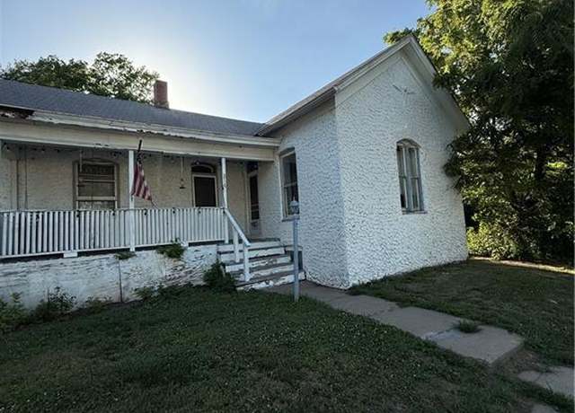 Property at 316 N 16th St, Lexington, MO 64067, 3 beds, 2 baths