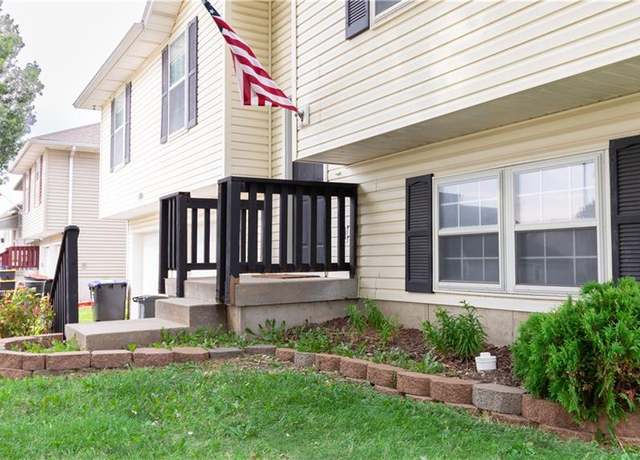 Property at 106 Shady Ln, Warrensburg, MO 64093, 3 beds, 2.5 baths