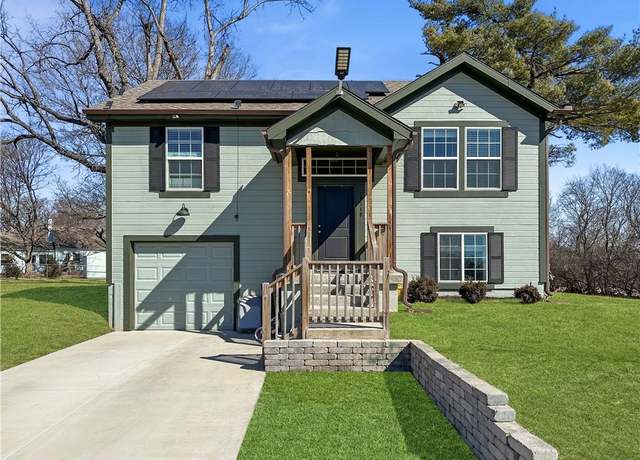 Property at 4718 E 135th Ct, Grandview, MO 64030, 4 beds, 2 baths