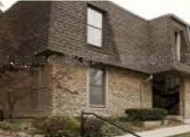 Property at 7414 W 102nd Ct, Overland Park, KS 66212, 1 bed, 1 bath