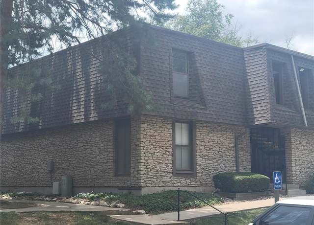 Property at 7414 W 102nd Ct, Overland Park, KS 66212, 1 bed, 1 bath