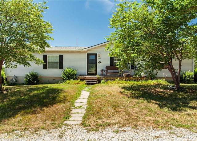 Property at 906 S Buckner Tarsney Rd, Buckner, MO 64016, 3 beds, 2 baths