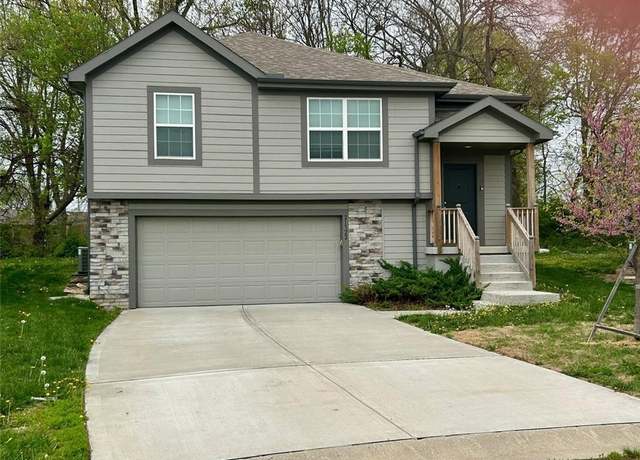 Property at 21722 Southcreek Ct, Peculiar, MO 64078, 4 beds, 3 baths