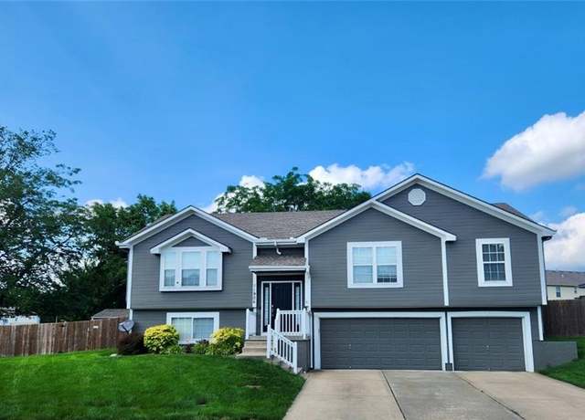 Property at 11906 White Oak St, Peculiar, MO 64078, 3 beds, 3 baths