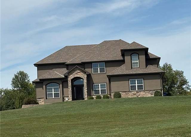Property at 3200 Colonial Dr, Grain Valley, MO 64029, 4 beds, 3.5 baths