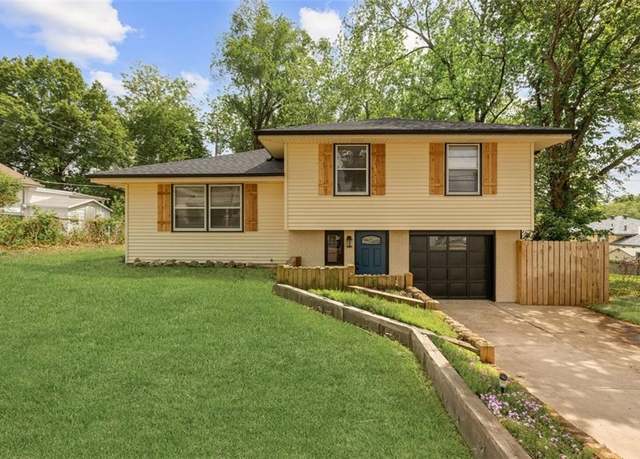 Property at 5013 NE 45th St, Kansas City, MO 64117, 3 beds, 1.5 baths