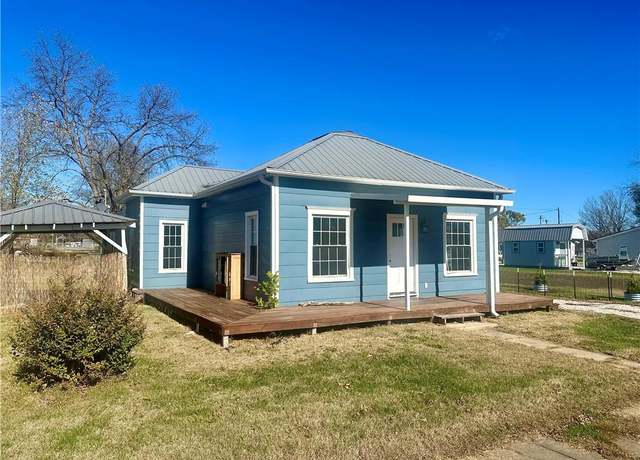 Property at 712 E Market St, Lacygne, KS 66040, 3 beds, 2 baths