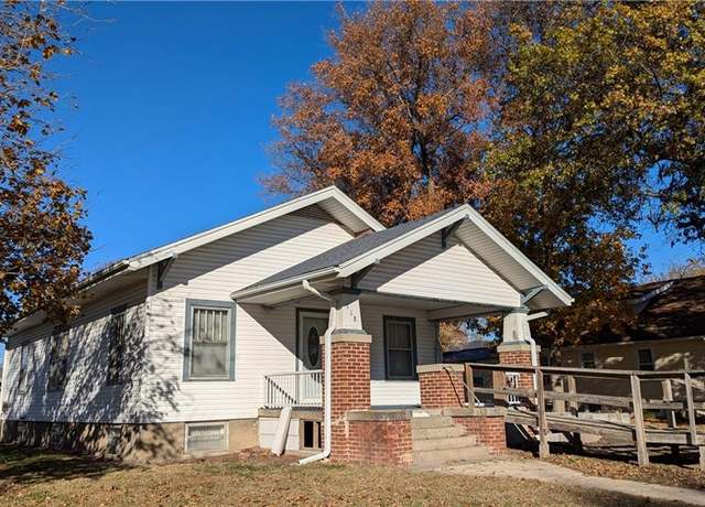 Property at 118 W Commercial St, Fairview, KS 66425, 3 beds, 1.5 baths