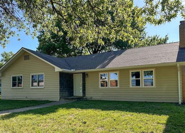 Property at 110 S 8th St, Burlington, KS 66839, 3 beds, 2 baths