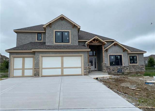 Property at 3010 NE 102nd St, Kansas City, MO 64155, 4 beds, 4.5 baths
