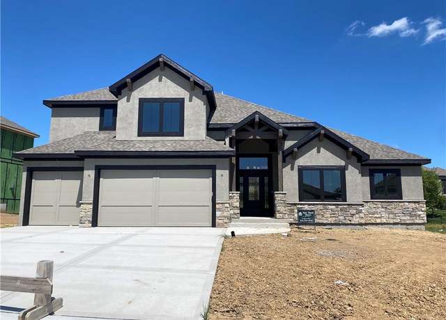 Property at 3010 NE 102nd St, Kansas City, MO 64155, 4 beds, 4.5 baths