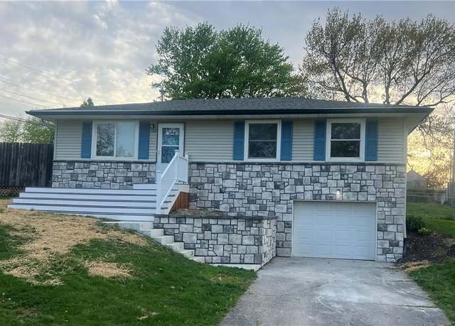 Property at 1102 S 4th Ter, Savannah, MO 64485, 3 beds, 2 baths