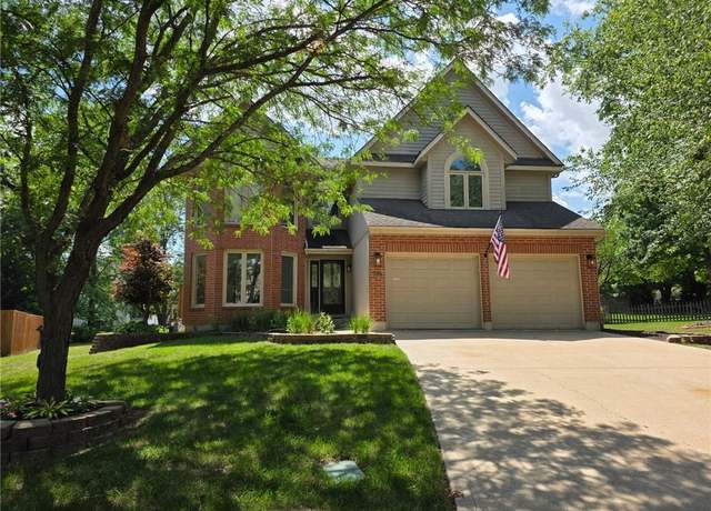 Property at 4837 W 121st St, Overland Park, KS 66209, 4 beds, 3.5 baths