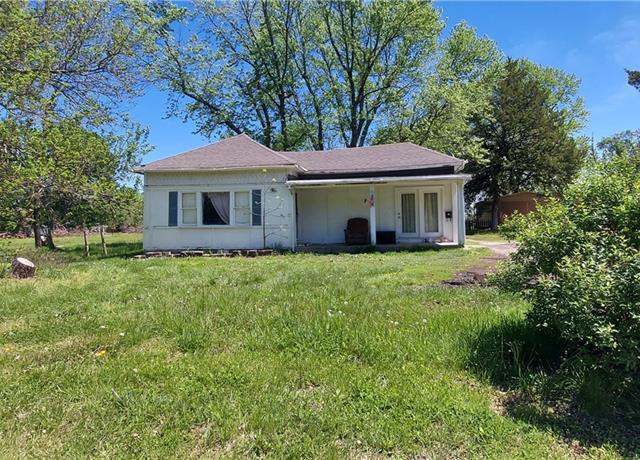 Property at 329 S Center St, Gardner, KS 66030, 2 beds, 1 bath